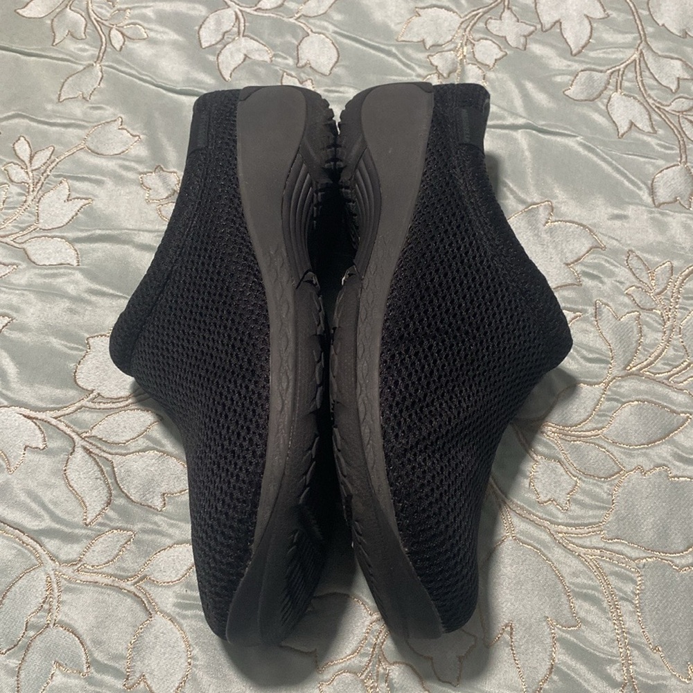 Merrell Black Slip-On Shoes - Picture 6 of 9